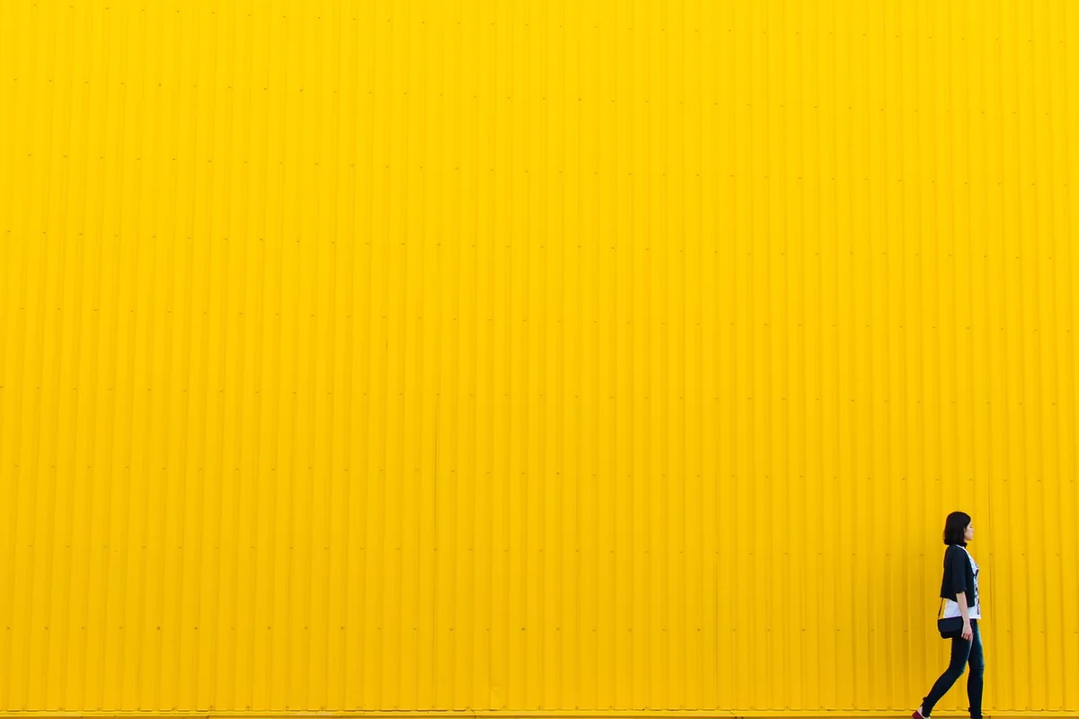 Que mettre sur un mur de salle de bain humide déjà abîmé ?
