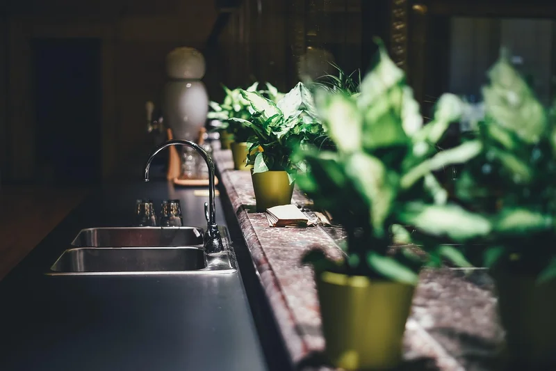 L'eau bouillante : quand l'utiliser et quand l'éviter
