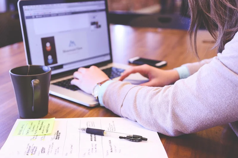 Aménager le plan de travail : le cœur de votre espace